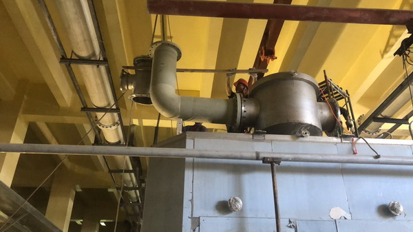 沖毛水管道設備安裝現場
